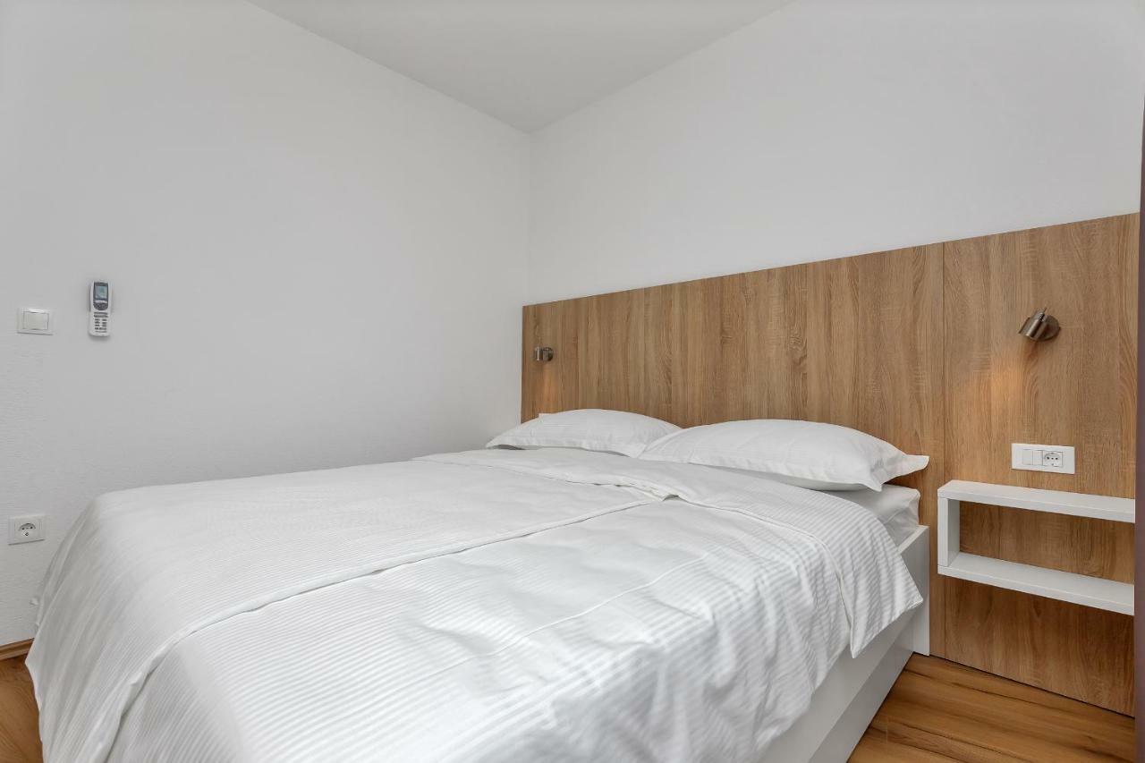Apartmani Daniela Podgora Exterior foto